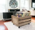Drewniana skrzynia na płyty vinyl na kółkach wenge (2).webp