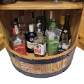 beczka z drzwiami barek na butelki z alkoholem do domu, restauracji szczotkowane drewno (12).webp