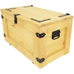 Rustykalna skrzynia z drewna na kołach 80 cm. Kufer drewniany w kolorze dębowym