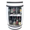 Drewniana beczka na alkohol z półkami.webp