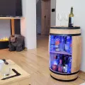 Mebel na wino w rustykalnym stylu z oświetleniem LED RGB.webp