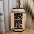 Beczka z drzwiami na alkohol z rozkładanym stojakiem.webp