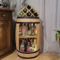 Drewniana komoda w kształcie beczki na alkohol.webp