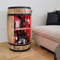 Drewniana półka na alkohol z LED RGB.webp