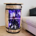 Otwarty mebel barowy z rustykalnym wykończeniem.webp