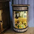 Rustykalny minibar z oświetleniem z blatem.webp