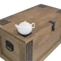 Skrzynia sosnowa z rustykalnym wykończeniem.webp