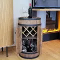 Rustykalny barek w kształcie beczki.webp
