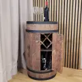 Drewniany mebel w formie beczki.webp