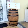 Dekoracyjna beczka z drewna.webp